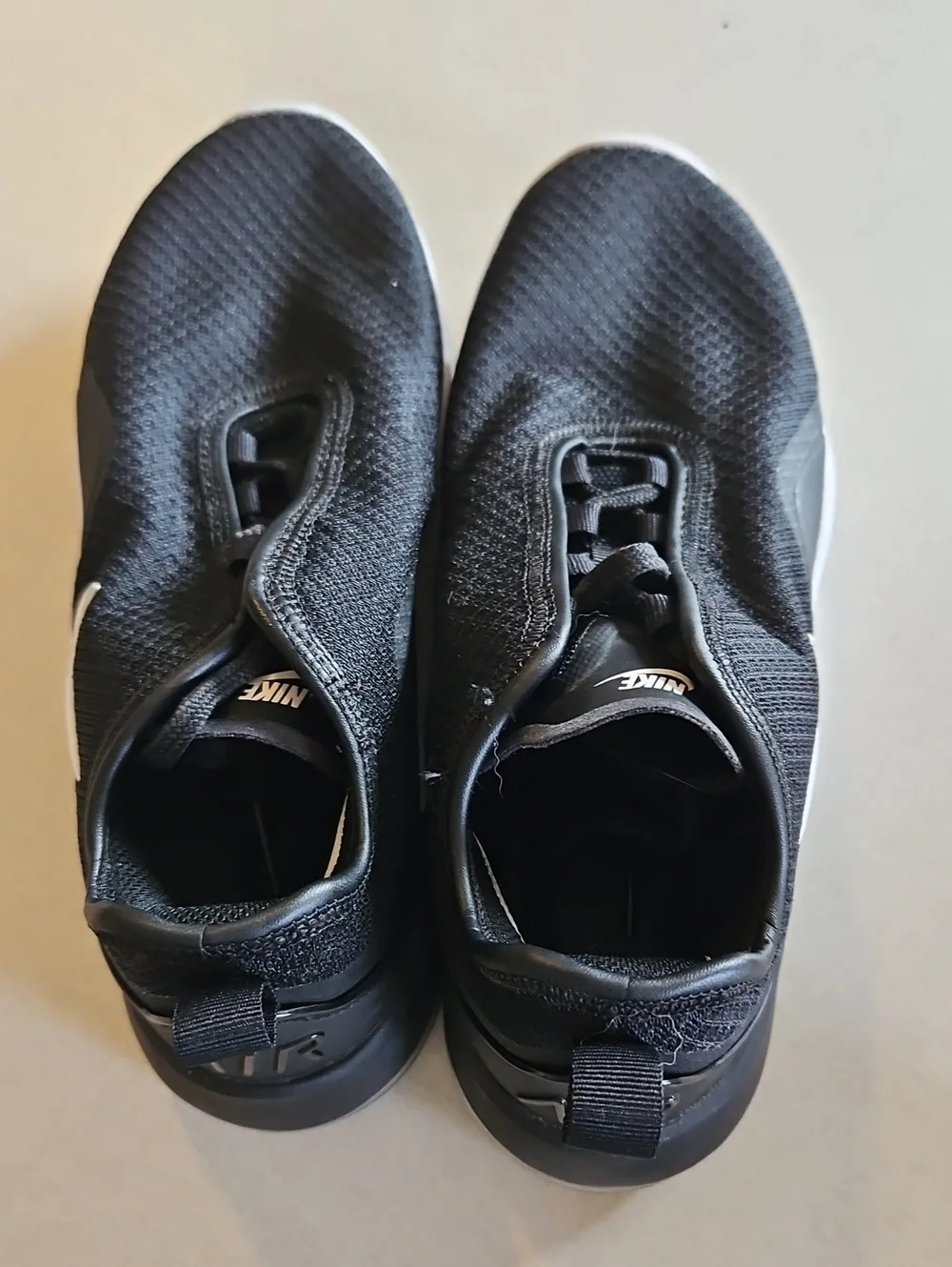 Nike Air Max Motion 2 Sneakers